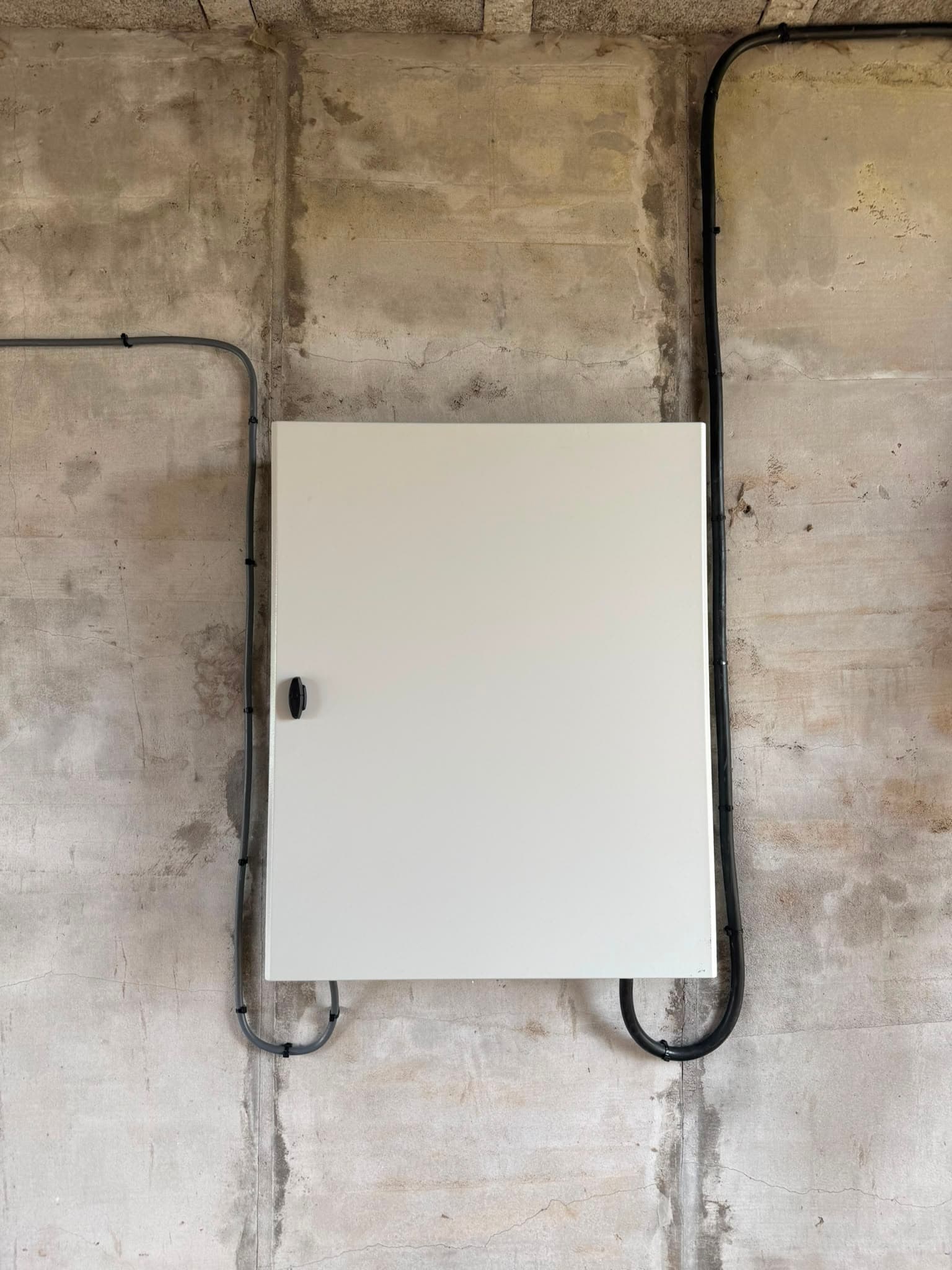 Coffret électrique remis en état après un dépannage