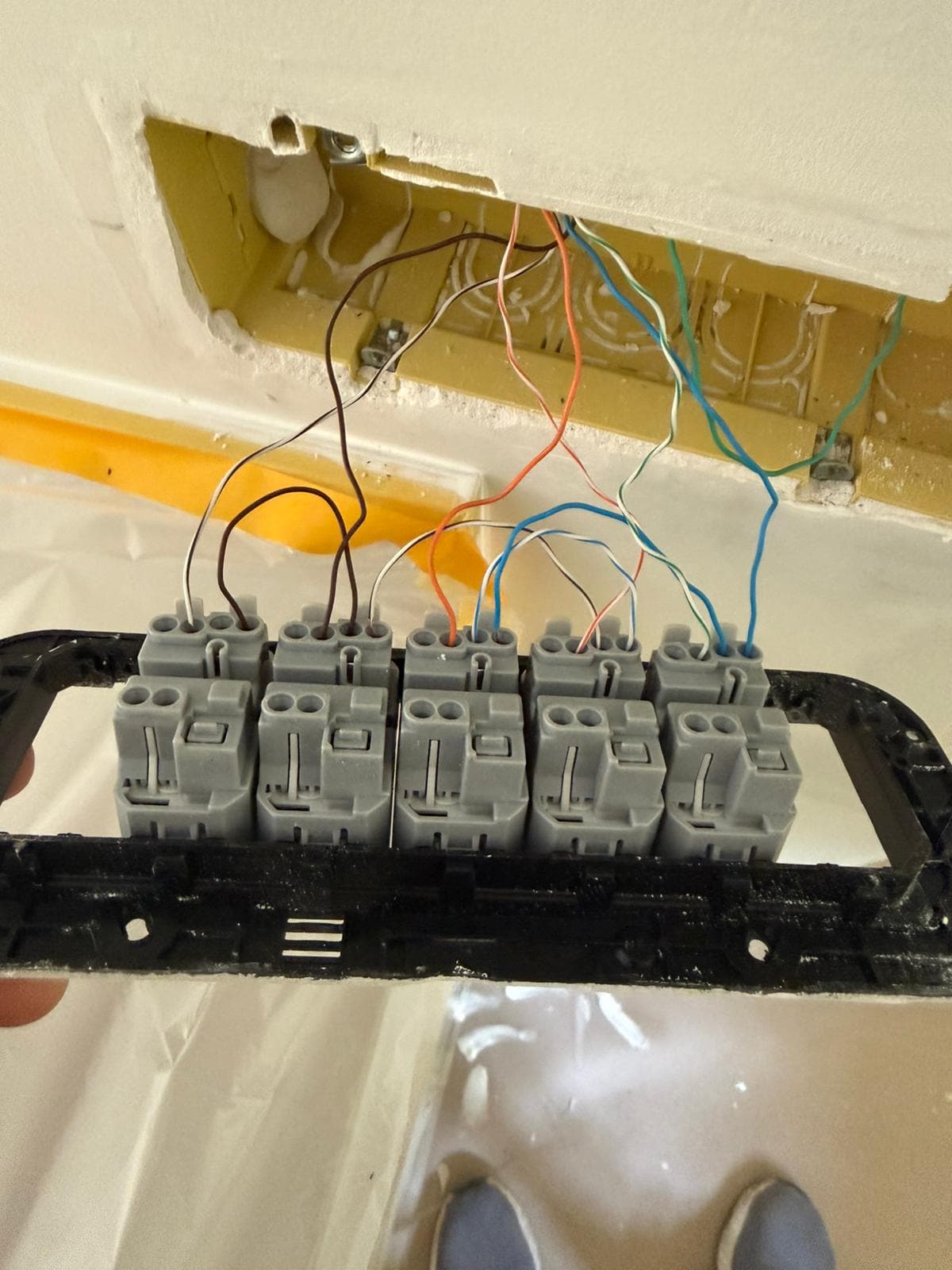 Câblage réseau raccordé dans une boîte de connexion à Kraainem