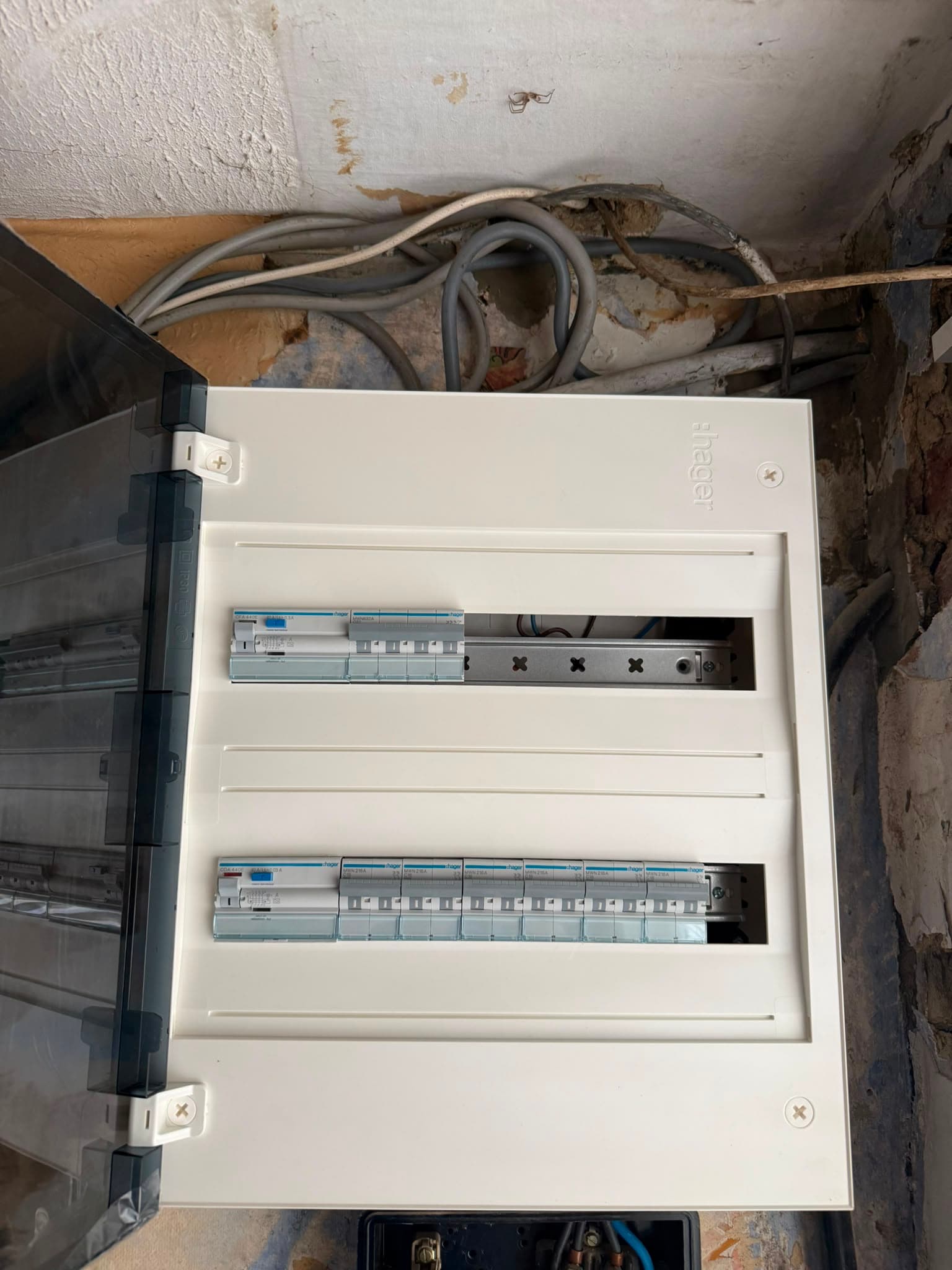Installation d'un nouveau tableau électrique lors d'une rénovation à Genappe
